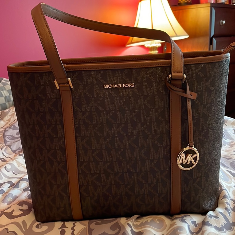 Michael Kors Jet Set Travel Large Logo Tote. NWOT. Brown.